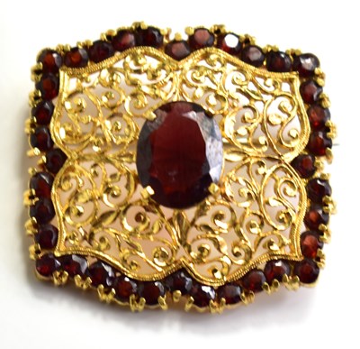 Lot 149 - An Italian 18ct gold and garnet set brooch,...