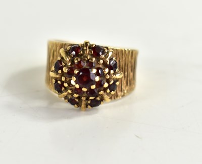 Lot 150 - A vintage 9ct gold and garnet set ring, with...