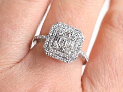 Lot 24 - An 18ct white gold and diamond cluster ring,...