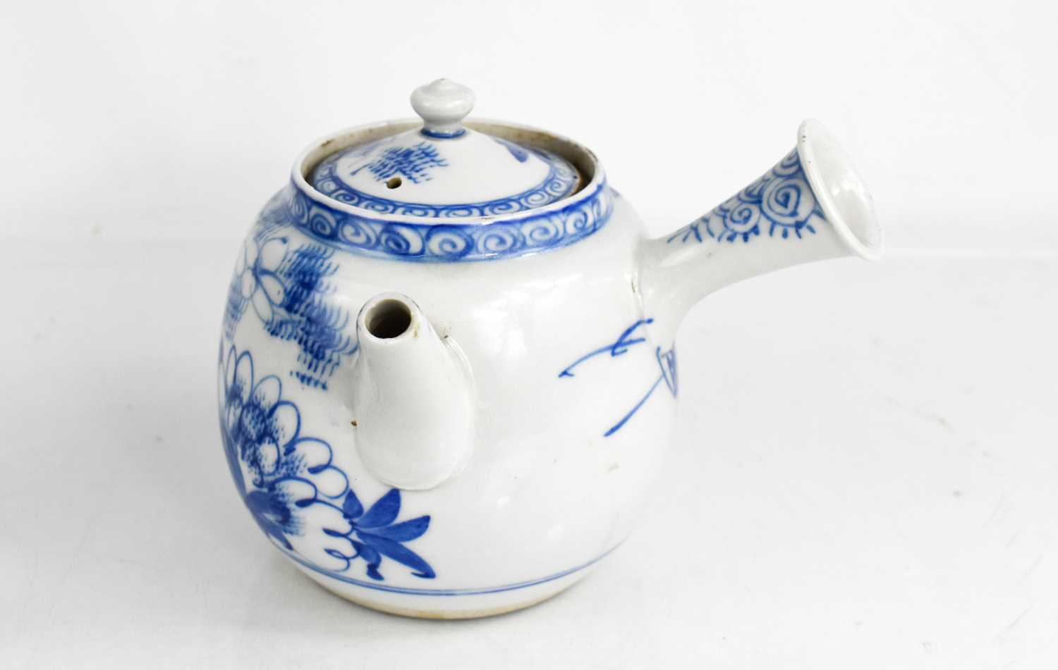 Lot 212 - A Japanese blue and white early 20th century...