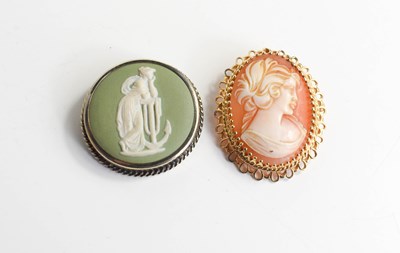 Lot 185 - A 14ct gold cameo brooch / pendant, and a...