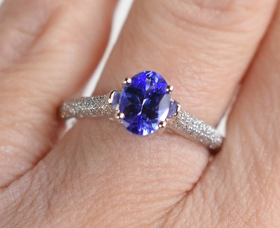 Lot 129 - An 18ct white gold, tanzanite and diamond ring,...