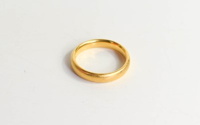 Lot 252 - A 22ct gold wedding band, size T, 8.7g