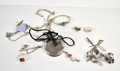 Lot 255 - A group of silver and costume jewellery to...