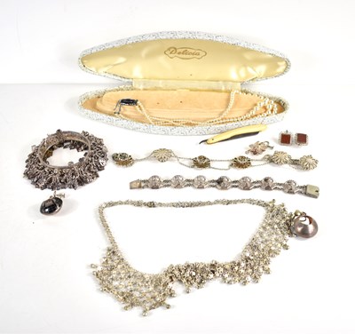 Lot 271 - A group of jewellery to include silver...