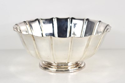 Lot 392 - A silver pedestal bowl in the Dublin pattern...