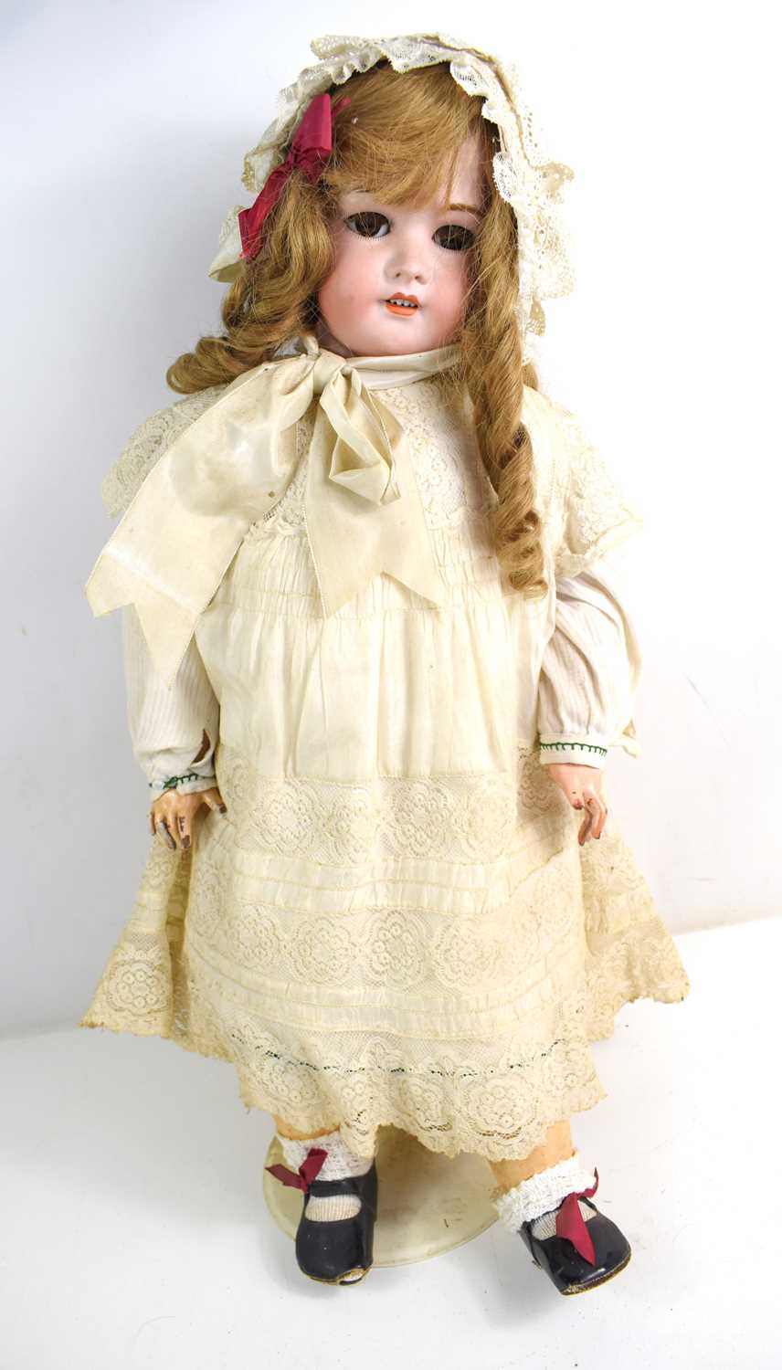Lot 131 - A vintage Simon & Halbig (1869-1920)...