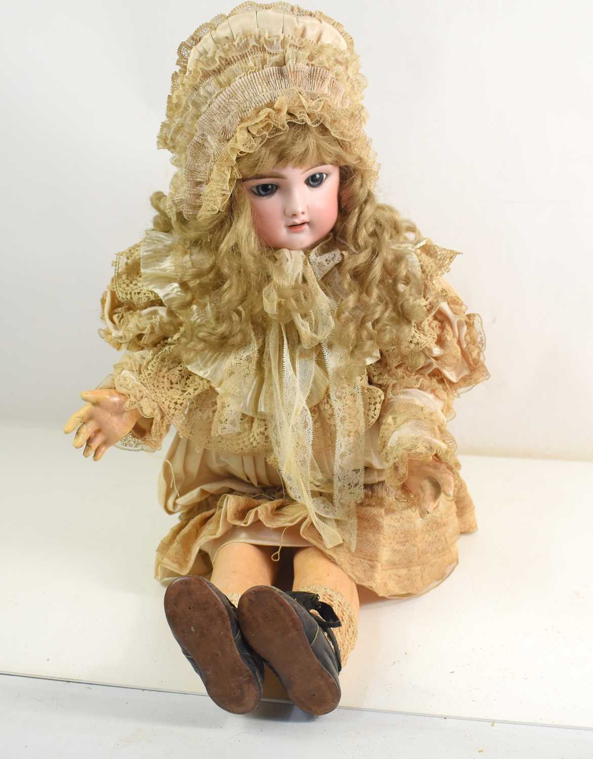 Lot 154 - An antique French early-20th century...