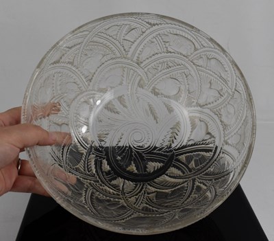 Lot 153 - A Lalique Pinsons bowl decorated with birds...