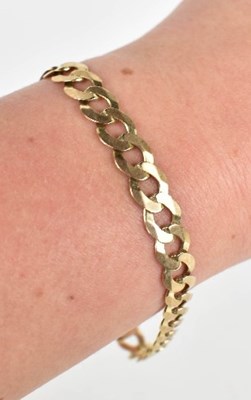 Lot 46 - A 9ct gold flat chain link bracelet with crab...