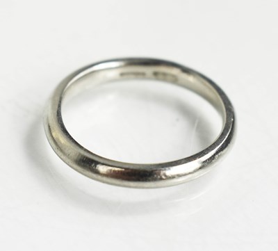 Lot 278 - A platinum wedding band, size J, 3.9g.