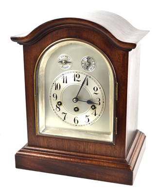 Lot 365 - An early 20th century mahogany cased mantle...