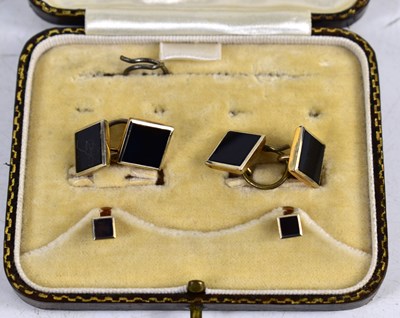 Lot 209 - A 9ct gold and black onyx cufflink and collar...