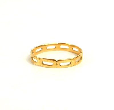 Lot 205 - A 22ct gold chain link style ring, 1.6g, size...