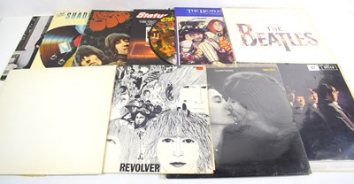Lot 399 - A group of vinyl records to include Beatles...
