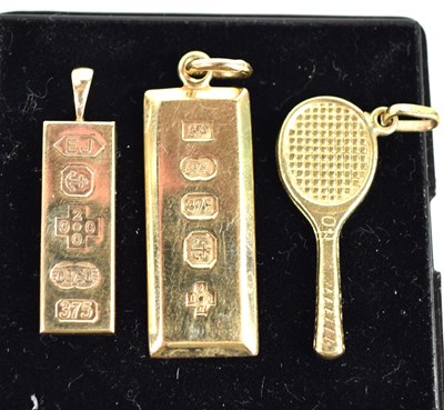 Lot 219 - A 9ct gold tennis racket pendant together with...