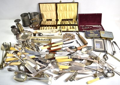 Lot 345 - A group of collectables to include silver...