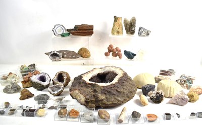 Lot 178 - A selection of Rocks and minerals, to include...