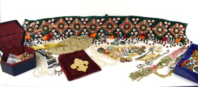 Lot 185 - A large selection of costume jewellery, to...