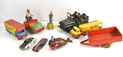 Lot 403 - A group of tinplate toys to include Billy the...