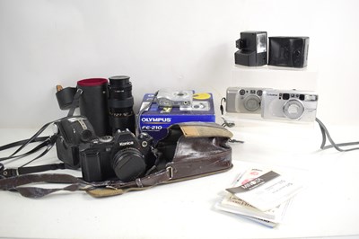 Lot 431 - A group of cameras to include Ensign camera...