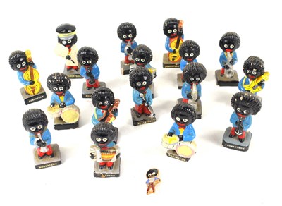 Lot 159 - A group of vintage Robertson Golly figurines,...