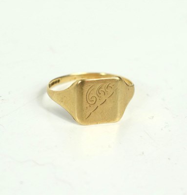 Lot 198 - A 9ct gold signet ring, engraved with...