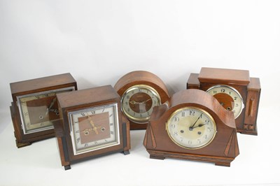 Lot 361 - A selection of vintage mantle clocks, to...
