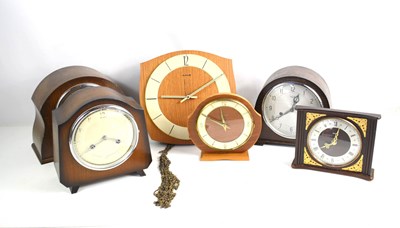Lot 356 - A selection of vintage mantle clocks, to...