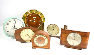 Lot 358 - A selection of vintage mantle clocks, to...