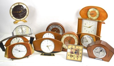 Lot 359 - A selection of vintage mantle clocks, to...