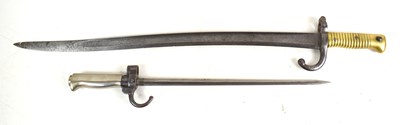 Lot 12 - A French model 1886/35 Lebel bayonet with 34cm...