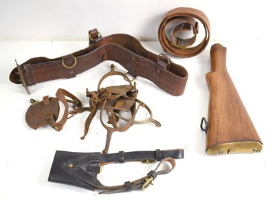 Lot 35 - A group of militaria to include a Boer war era...