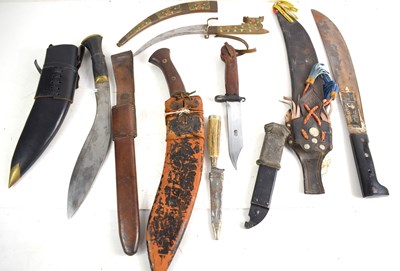 Lot 22 - A group of knives and machetes to include a...
