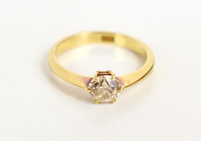 Lot 268 - An 18ct yellow gold diamond solitaire ring,...
