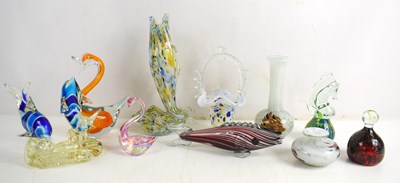 Lot 288 - A group of vintage glassware to include three...