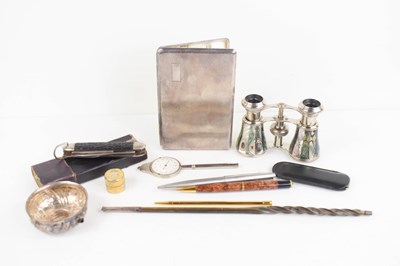 Lot 262 - A 19th century horn and silver ladle, A/F, the...