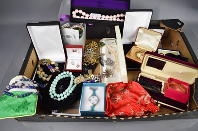 Lot 251 - A large quantity of costume jewellery, to...