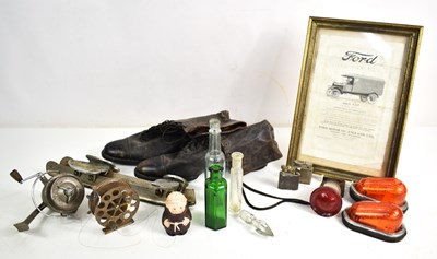 Lot 269 - A group of collectibles to include Ford...