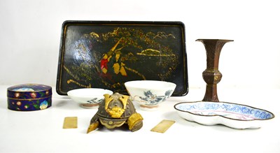 Lot 367 - A group of oriental items to include a pair of...