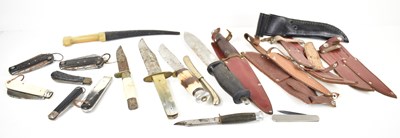 Lot 123 - A group of vintage knives to include J. Nowill...