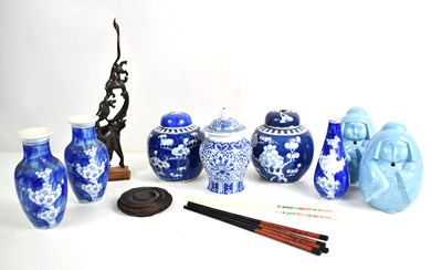 Lot 372 - A group of oriental items to include blue and...