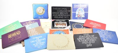 Lot 200 - A group of United Kingdom Uncirculated coin...