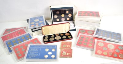 Lot 197 - A group of GB coinage to include a 1953 Queen...