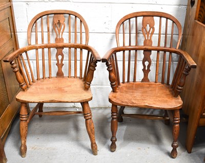 Lot 578 - A near pair of early 20th century Windsor...