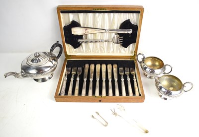Lot 282 - A Mappin & Webb cutlery set in an oak box,...