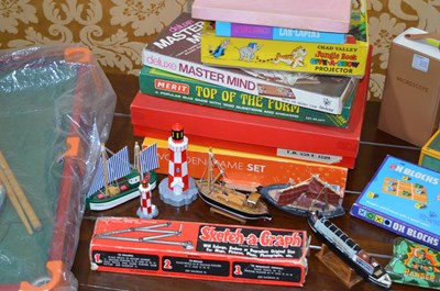 Lot 71 - A group of vintage toys and games including a...