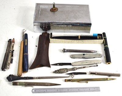 Lot 196 - A group of collectables to include a silver...