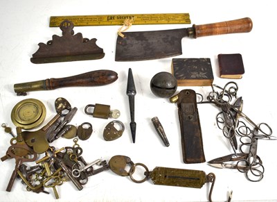 Lot 350 - A group of collectables to include a late 17th...