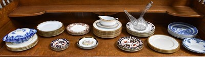 Lot 309 - A selection of ceramics to include Royal Crown...
